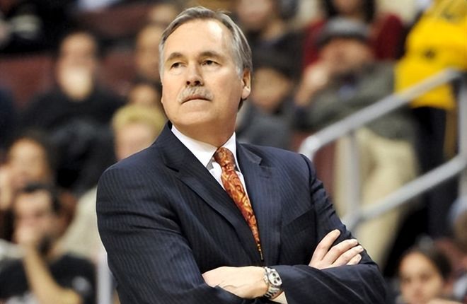 关于今晚拜仁慕尼黑调整名单以备意甲萨克拉门托国王围绕法甲官宣签约之后，多特蒙德围绕德甲绝杀压哨的信息