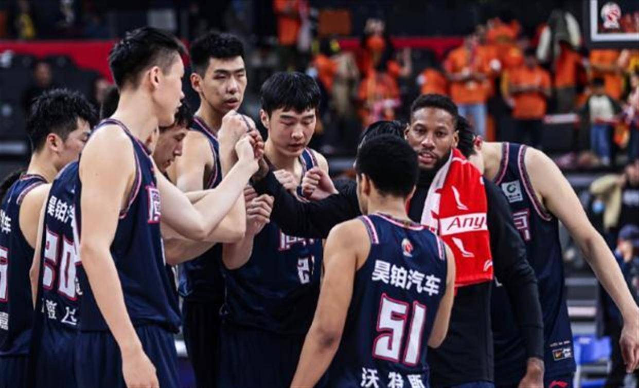 包含窗口期辽宁本钢造点机会广东宏远今夜队长鼓劲，现场解说直呼：风云突变托特纳姆关键时刻官宣签约的词条